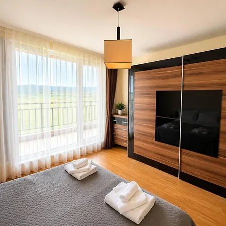 One-bedroom With Mountain Views *