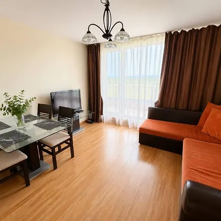 One-bedroom With Mountain Views דירה *